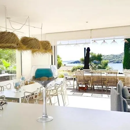 E Summer Beach Villa Cap Benat *